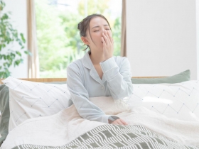 晚上睡得很好，白天卻總是想睡、精神欠佳？善用4招，改善這5種睡眠障礙症狀