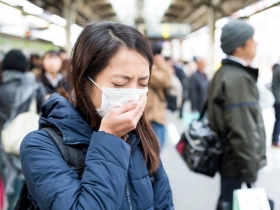 武漢肺炎》台灣首次出現本土病例、共8例確診！嚴防病毒，正確戴口罩4步驟要牢記