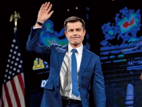 民主黨老少混戰  川普好整以暇