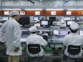 獨家揭露》吃飯一人一桌、 走路單一路線、啟動孤獨方案..鴻海防疫4箭拚復工