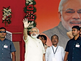 新制上路  印度13億人口、29個省分  一團混亂 莫迪「稅改期中考」  只剩兩個月抱佛腳