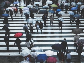 明起變天！兩波鋒面接力襲 北、東部雨一直下