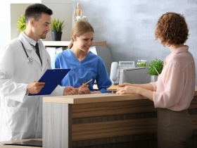 只是看個小感冒，不要說”go to hospital”...一次搞懂「看醫生」與「去醫院」的英文用法差別