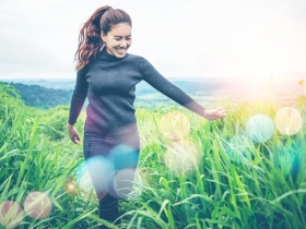 不要過度努力，反而更容易成功！50歲後的無敵幸運星，告訴你「不刻意」法則，走在路上天天撿到錢