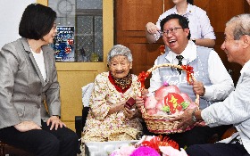 在地活躍老化 活出尊嚴、活出價值 打造高齡友善城市  共創幸福桃花源