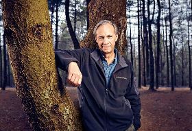 他更勝索羅斯 華爾街不敗天王   身價5000億的18條人生金律