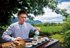博雅齋》他的低海拔茶  可以賣到一斤一萬二 茶二代用「心」烘茶  奪「食品界米其林」殊榮