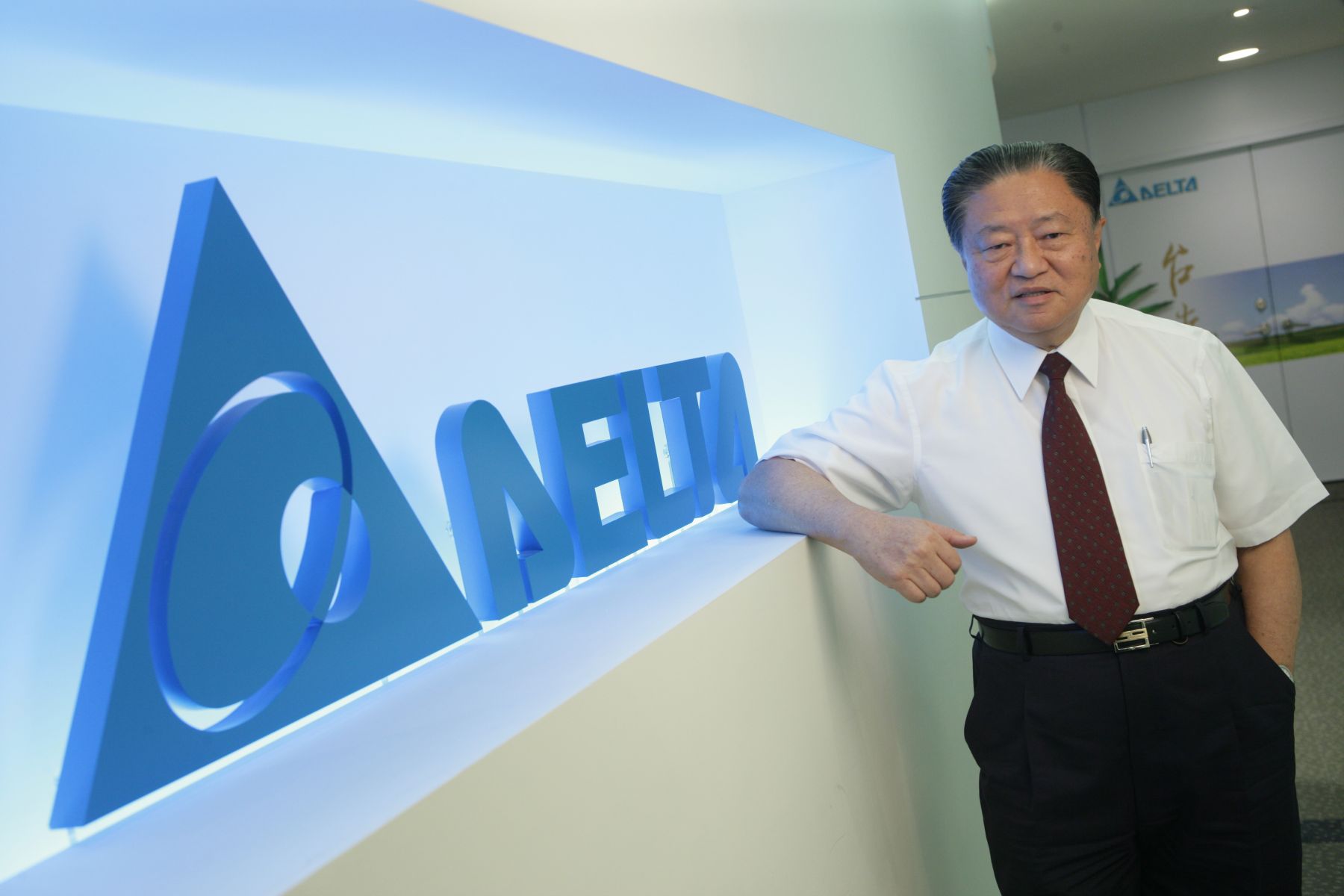 鄭崇華罕見上火線 優等生台達電為何股價頻破底？