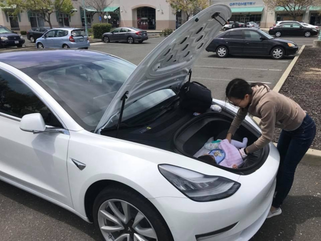 特斯拉Model 3前行李箱有新隱藏功能？媽媽們熱議