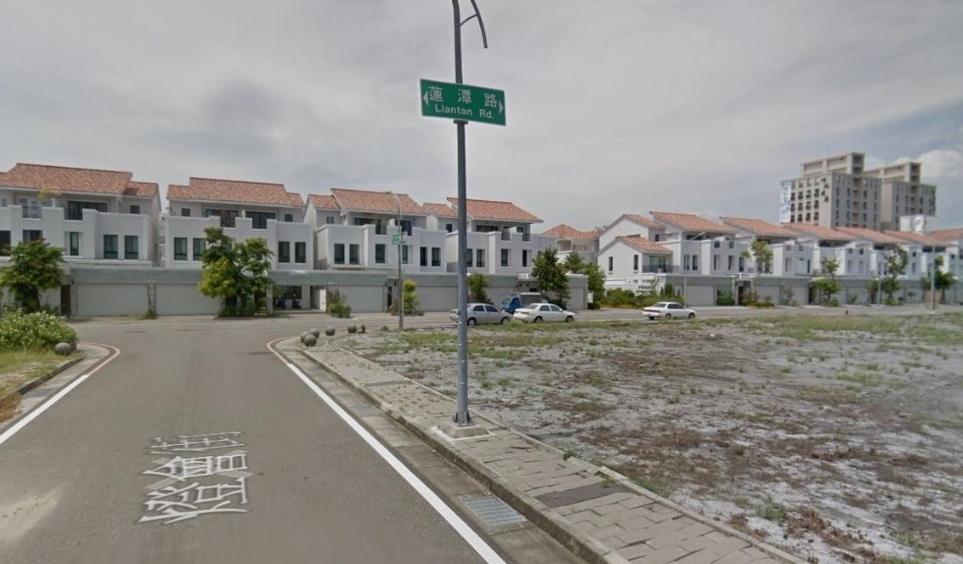 「湖畔第一景」變乾涸大草原  建商賣屋好尷尬