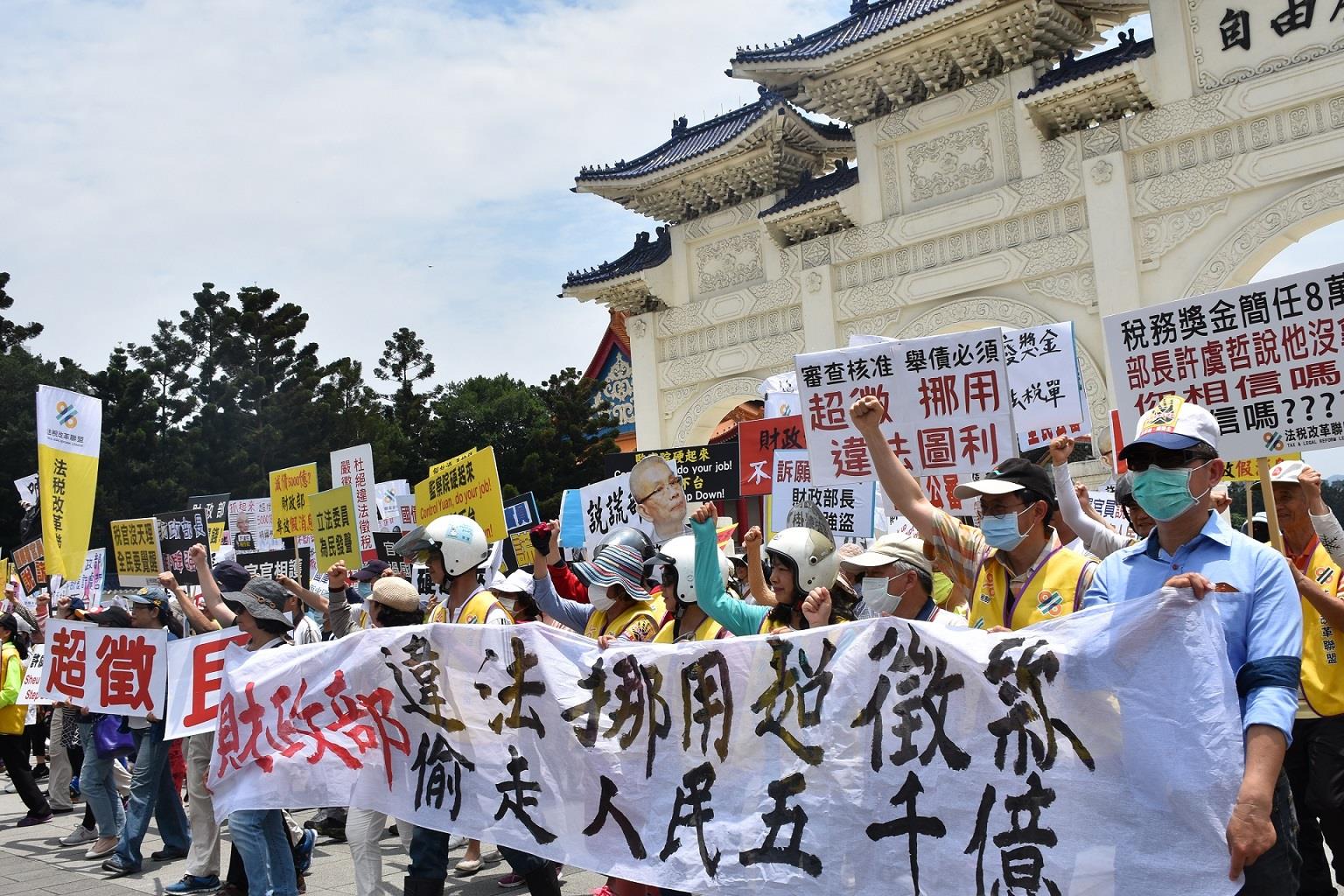 稅收超徵5千億拿去「還債」 稅改團體：應還稅於民