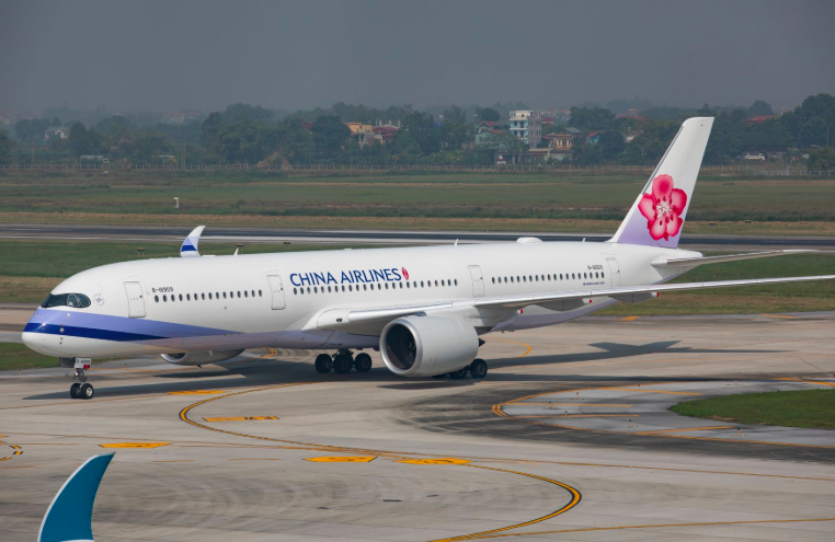 離譜！華航班機故障 空服員全撤走竟獨留整機乘客 