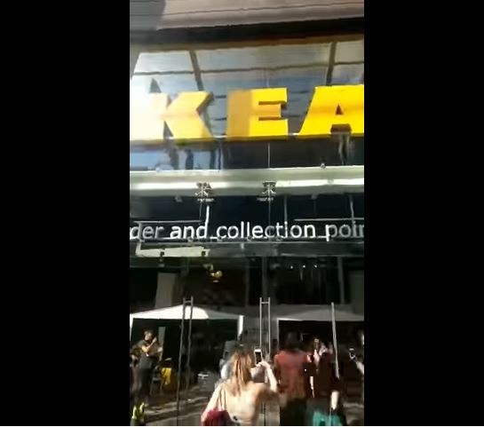睽違28年挺進四強太嗨？英格蘭球迷暴走闖IKEA「轟炸」