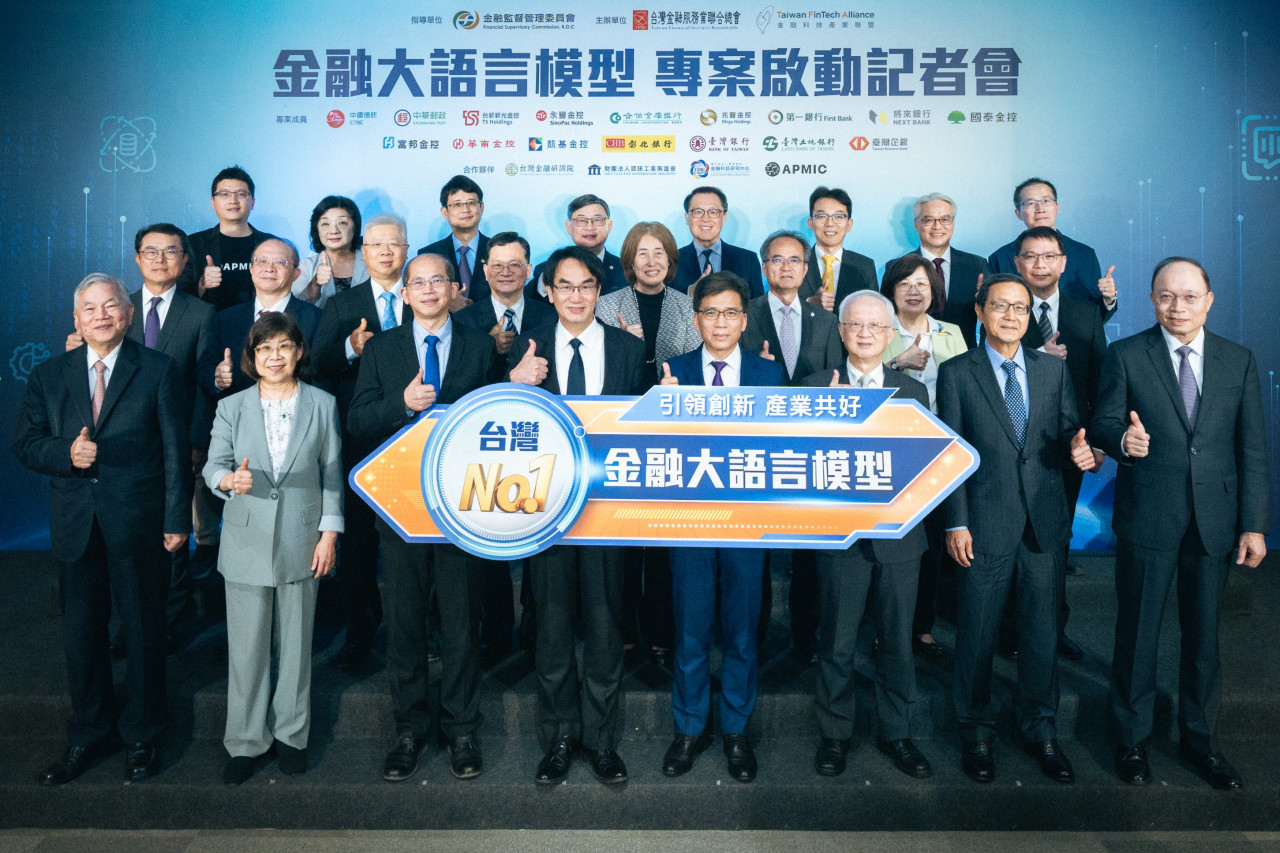 ChatGPT像哈佛畢業的ABC…16銀行砸7千萬打造台灣金融大語言模型，目標具備初階銀行員推理能力