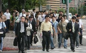 「一例一休」不僅惹民怨  勞工年總工時不減反增？！