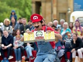 是街頭藝人也是科學家！上街玩雜耍為何成他生命救贖？