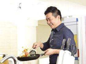 「呷雞起家」！用電鍋就搞定年菜剝皮辣椒雞腿捲