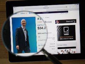 全球首富貝佐斯戀上女主播婚姻告吹  川普也參一腳？