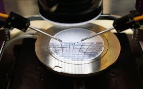 雙利空罩頂  半導體產業何時能撥雲見日？