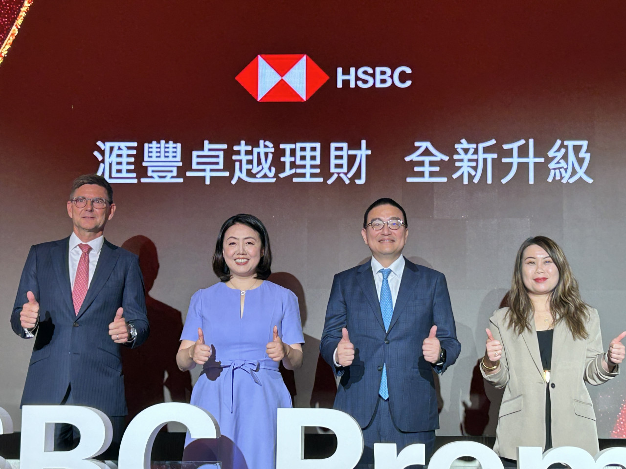 口中談投資、心裡想的是生活…滙豐滿足理財客戶，搭信用卡10元換1哩自由換15家航空，再抽百萬哩程