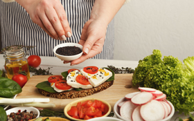 大廚開飯！來學「煎煮炒炸」的英文烹飪用字