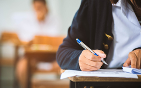 私立大學「強制協商」約聘人員的特休怎麼放，是否違法？