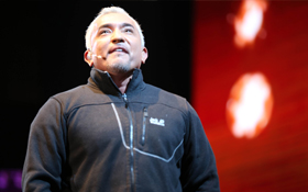 「狗班長」西薩首次登台親授—別怪狗改不了吃屎！