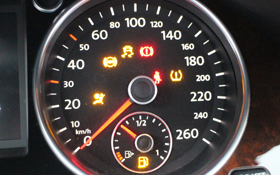 水箱溫度急飆、煞車效果不佳、冷氣不冷有異味……—愛車出毛病 自行診斷停聽看 