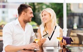 讓男生請客就是佔便宜？情侶約會時，是否該各付各的？