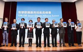 佐臻董座梁文隆推動兩岸產業聯盟—透過智慧眼鏡  引領創客看見創新殿堂