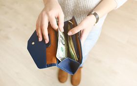 搶救低薪有解？政府發給年輕人40萬，救得了他們的未來嗎？