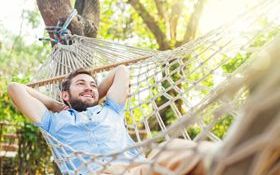 別等賺夠了錢，再去過想要的生活