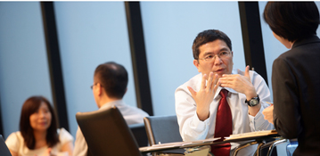 用肢體語言和人拉近距離—第一次見面 就該學會讀心術