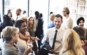 內向的人應該如何社交？