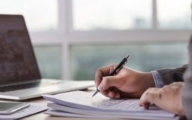做會議紀錄，別講take notes