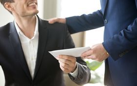 公開薪資就能改善待遇？政客會不會想得太簡單