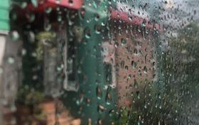 不需要手機、不用看客人裝扮　為什麼百貨公司店員一樣知道外面下雨了？