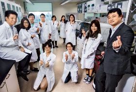 有成果才IPO   二代吳泓泰攜手北榮推癌症檢測試劑      麗寶做生醫像推實品屋  救活瀕倒公司