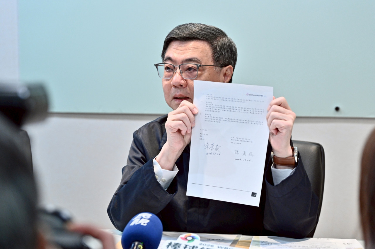 卓榮泰包機收據