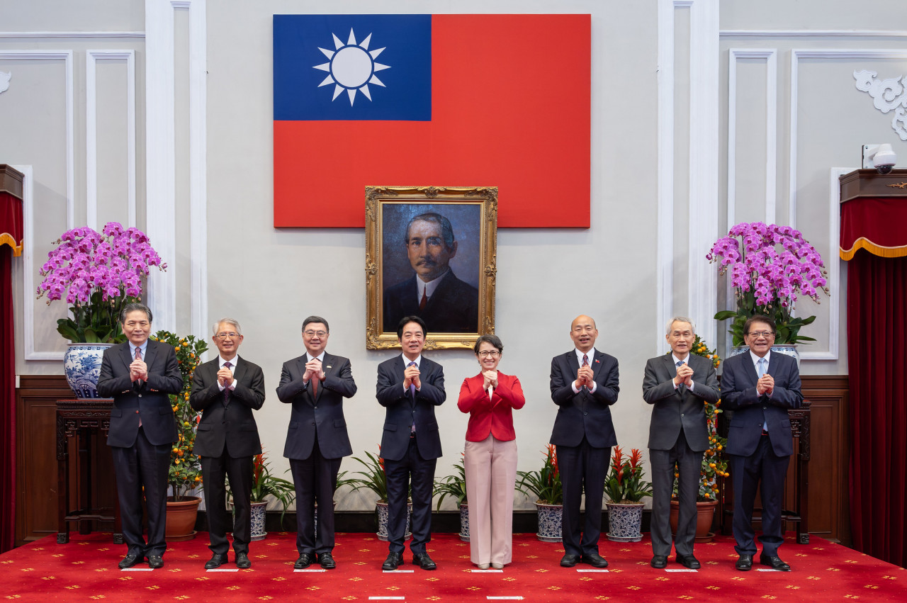 賴清德、五院院長新春茶敘！核桃糕、金桔茶有這寓意...卓榮泰見韓國瑜送「這4字」盼破冰
