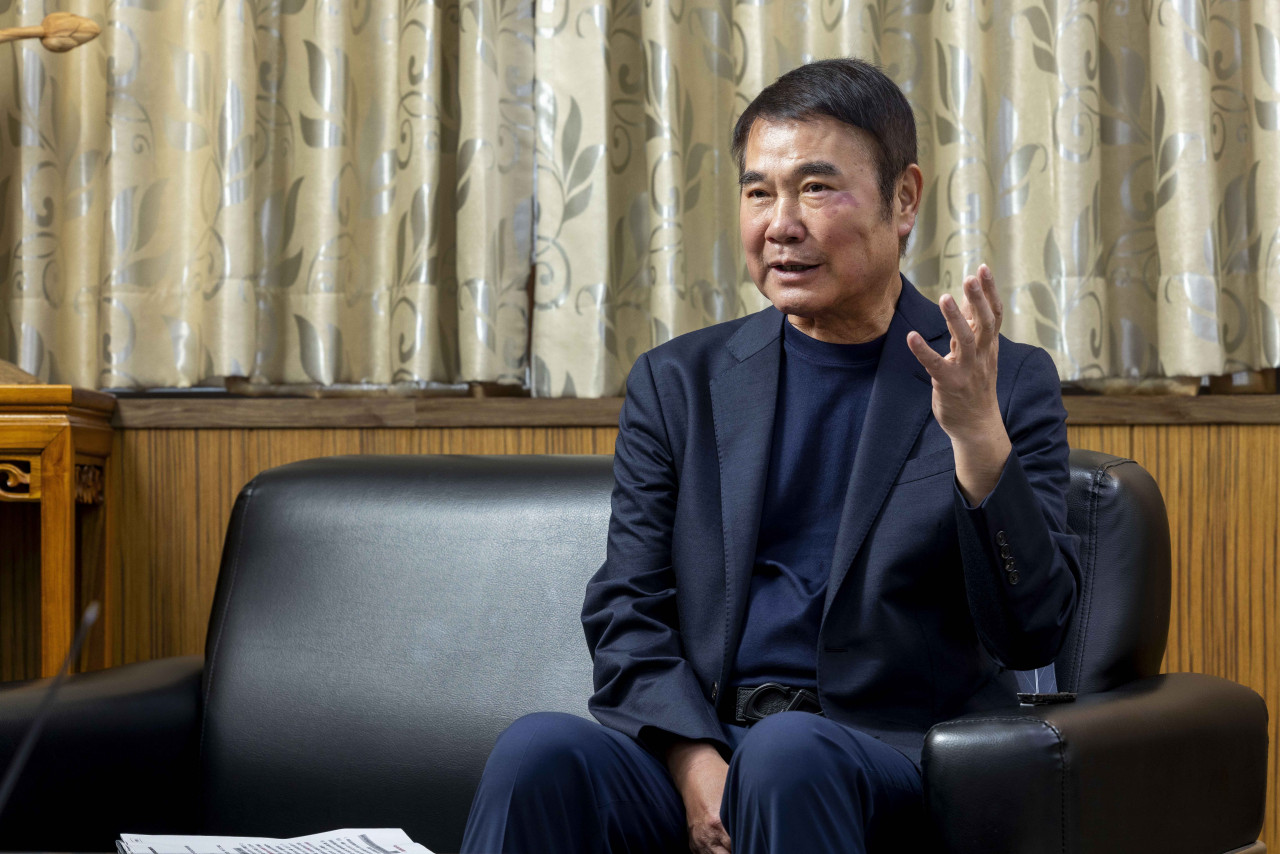鍾東錦坦然面對「江湖過往」：政治很簡單，第一講真話第二就負責！「非典型縣長」如何10年在地方崛起