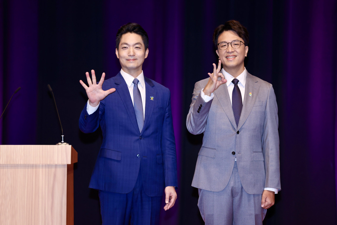 台北市長辯論／蔣萬安、沈伯洋交叉詰問互轟不熟市政，沈為何痛批「上樑不正下樑歪」？