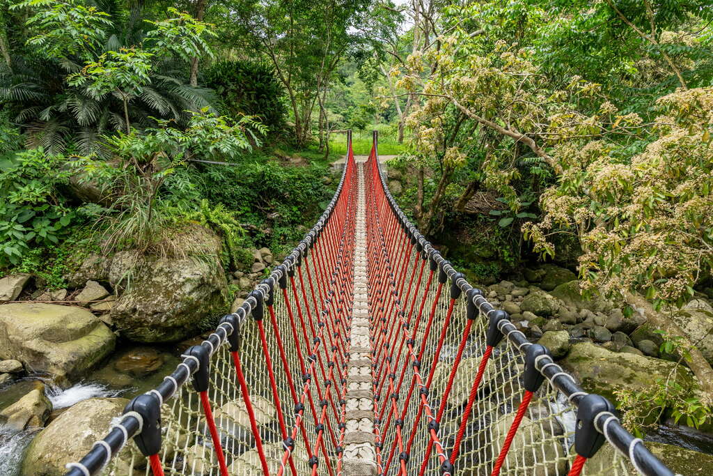 高遶溪古圳步道天空吊橋