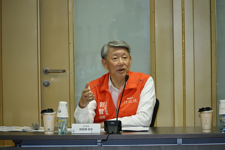 郭智輝與傳產座談，拋「4000億美元投資美國」？經部急發93秒音檔、逐字稿澄清…到底部長說了什麼