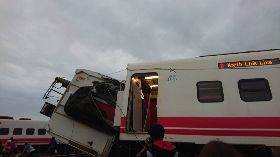 台鐵重大事故總整理！37年前自強號墜河床　死傷最慘重