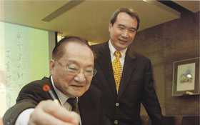 出生顯赫家族　金庸如何踏上書寫武俠小說之路？