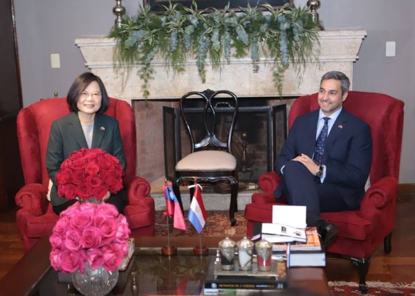 Re: [新聞] 韓國電子入境卡標我國為CHINA 外交部:要求