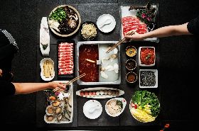 海底撈傳將進軍英國　實習生年薪破160萬引熱議