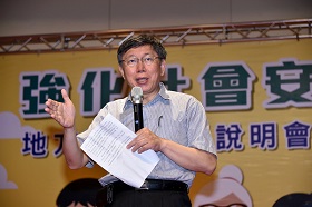 拚突圍藍綠政治高牆　柯文哲妙喻：我是誤入叢林的獅子