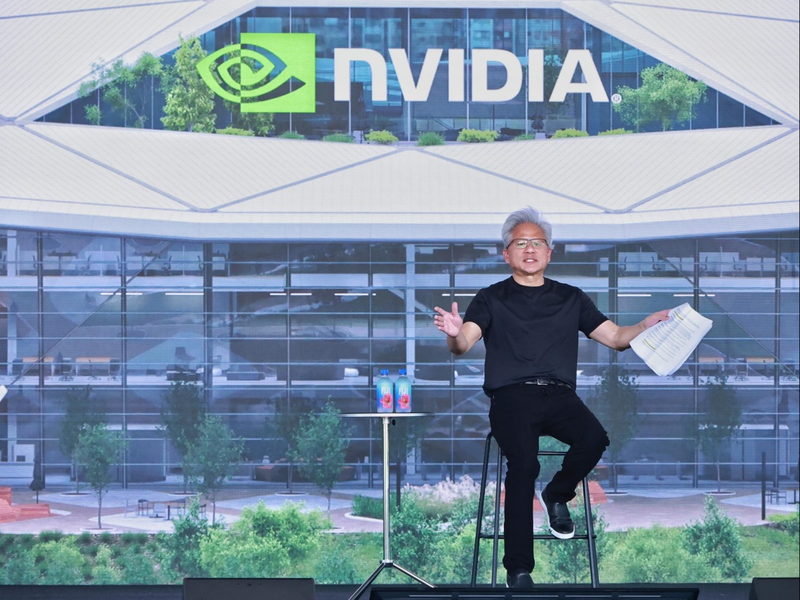 黃仁勳「AI五層蛋糕」掀電力思考！借鏡Google報告，台灣資料中心如何落實責任用電？